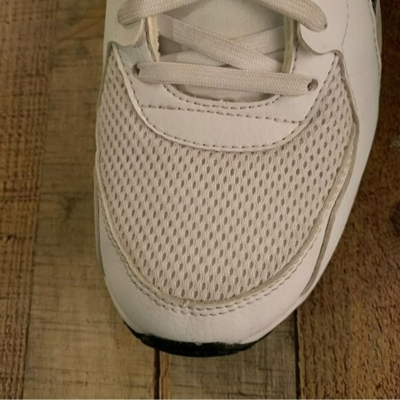 Nike women's size 9.5 Air Max Excee White Green Glow - Picture 9 of 9